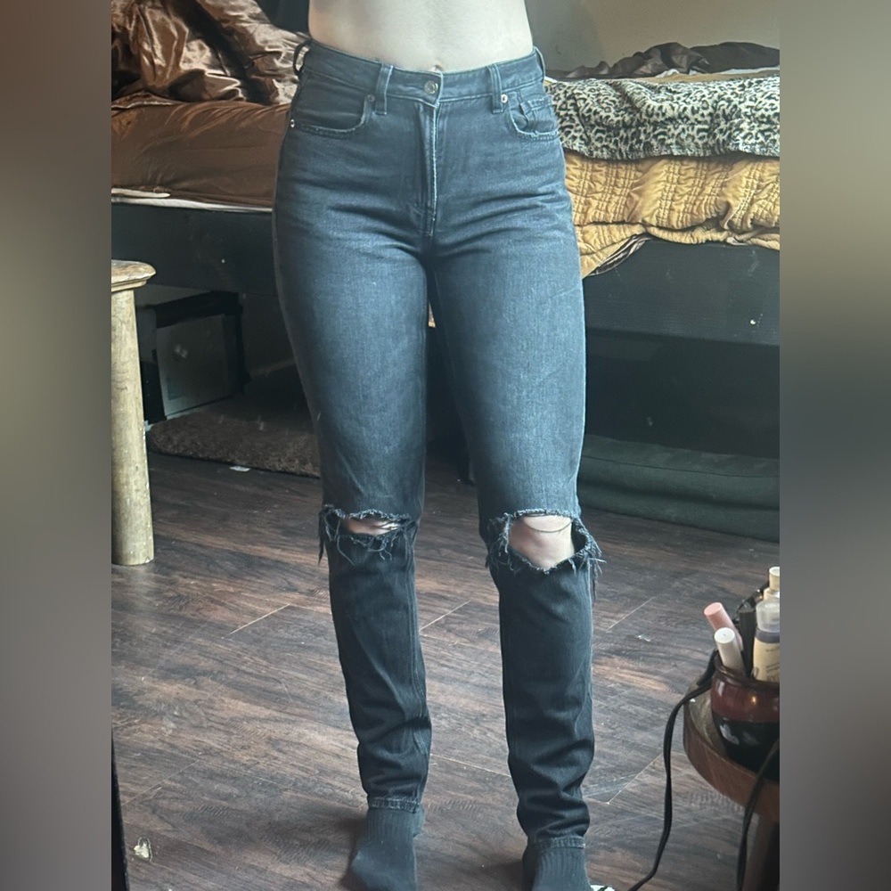 American Eagle Strigid Mom Jeans 
Black, Size 2 X-Long